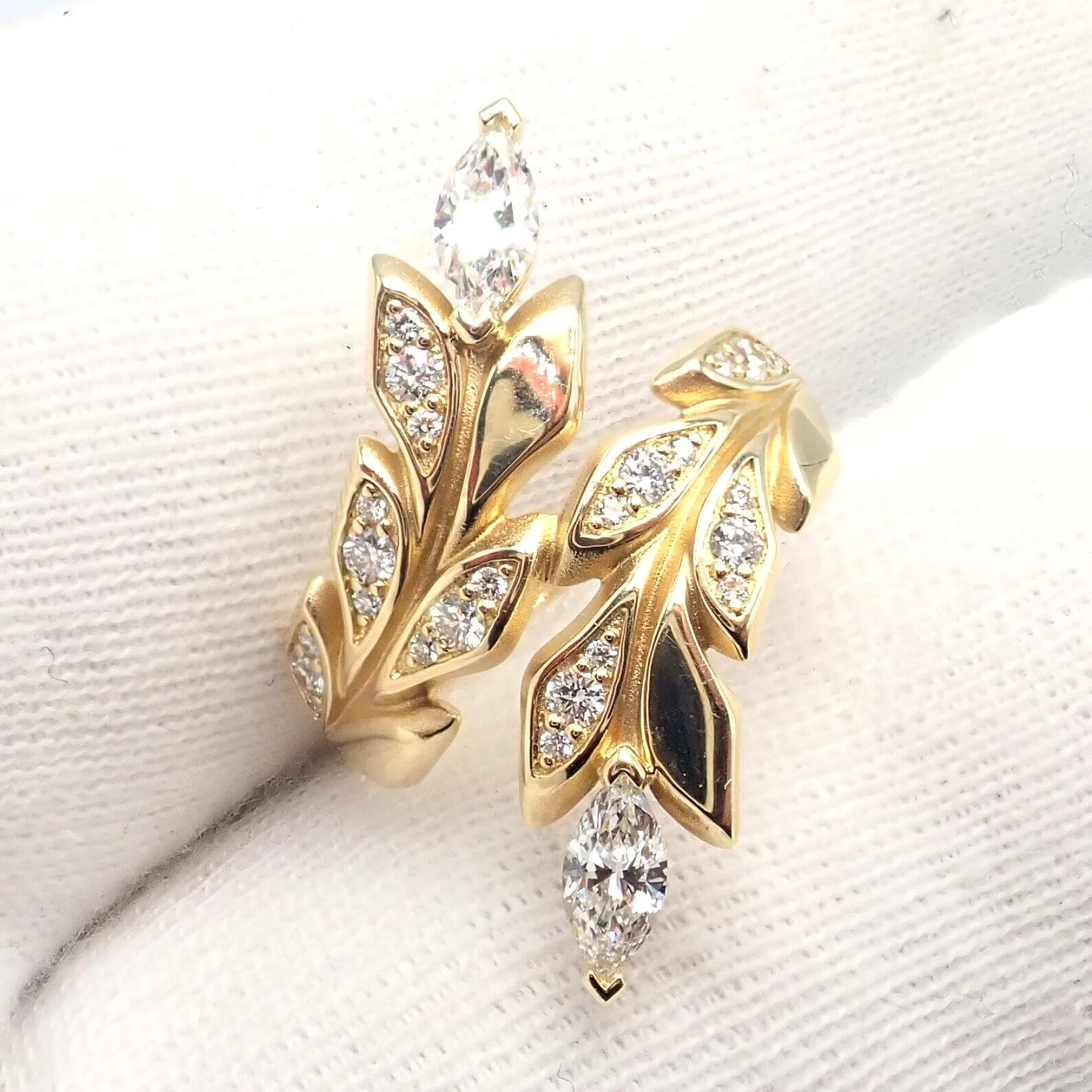 Authentic! Tiffany & Co 18k Yellow Gold Diamond Victoria Vine Bypass Ring