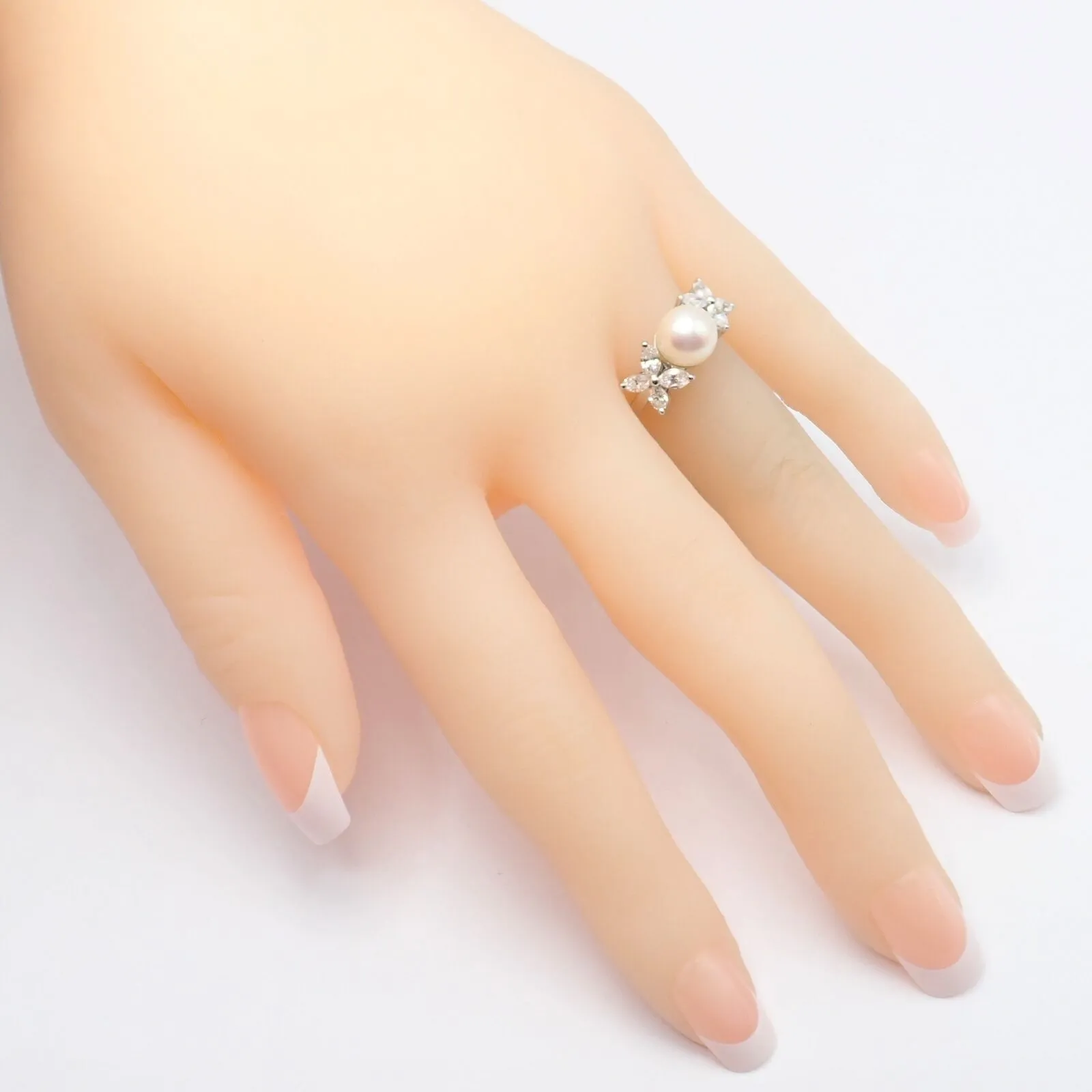 Authentic! Tiffany & Co Victoria Platinum Diamond 7.5mm Pearl Band Ring