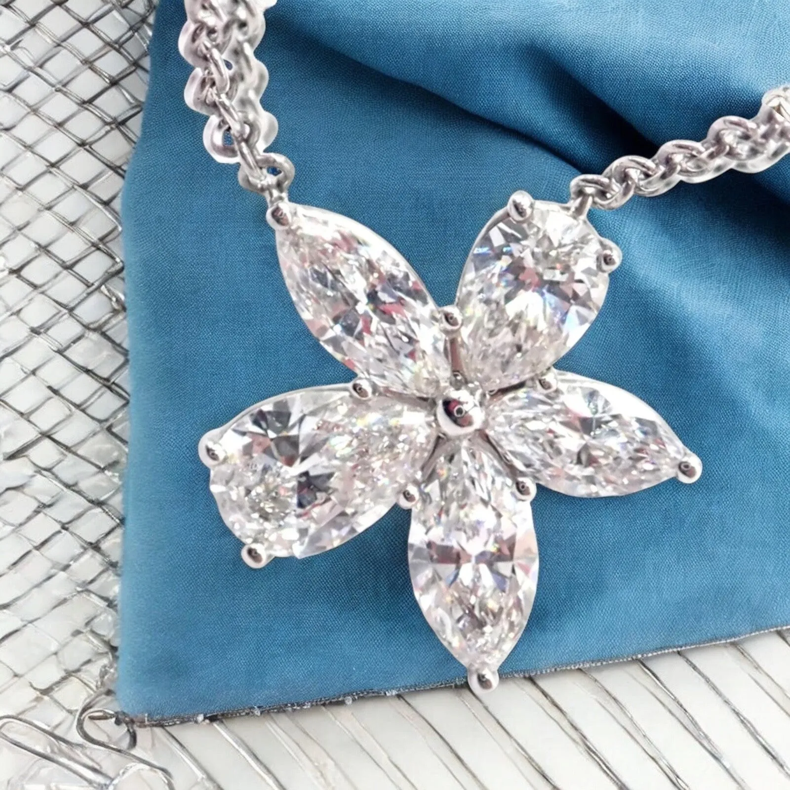 Authentic! Tiffany & Co Victoria Platinum Diamond Mixed Cluster Pendant Necklace