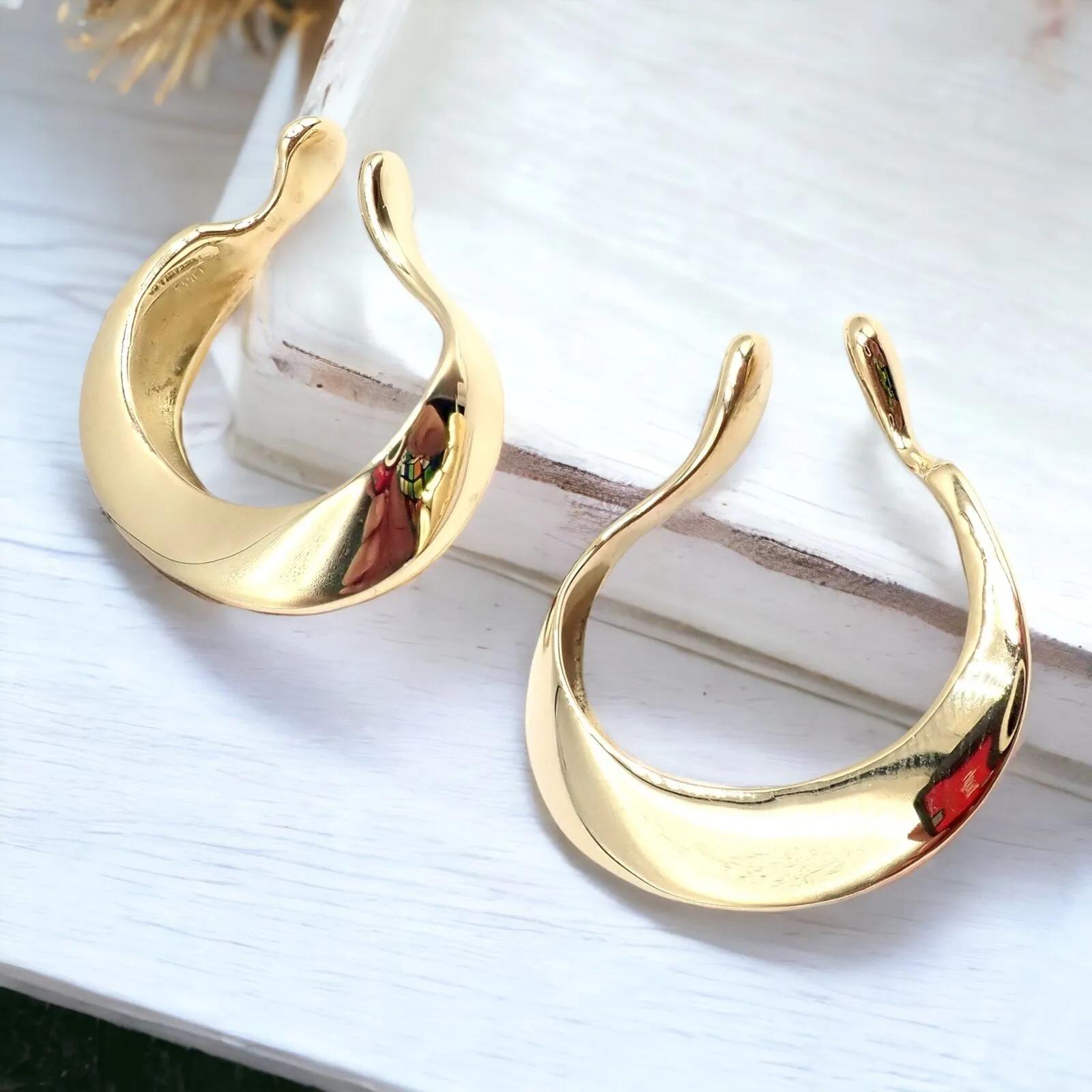 Authentic Vintage Tiffany & Co 18k Yellow Gold Peretti Lily Lobe Hoop Earrings